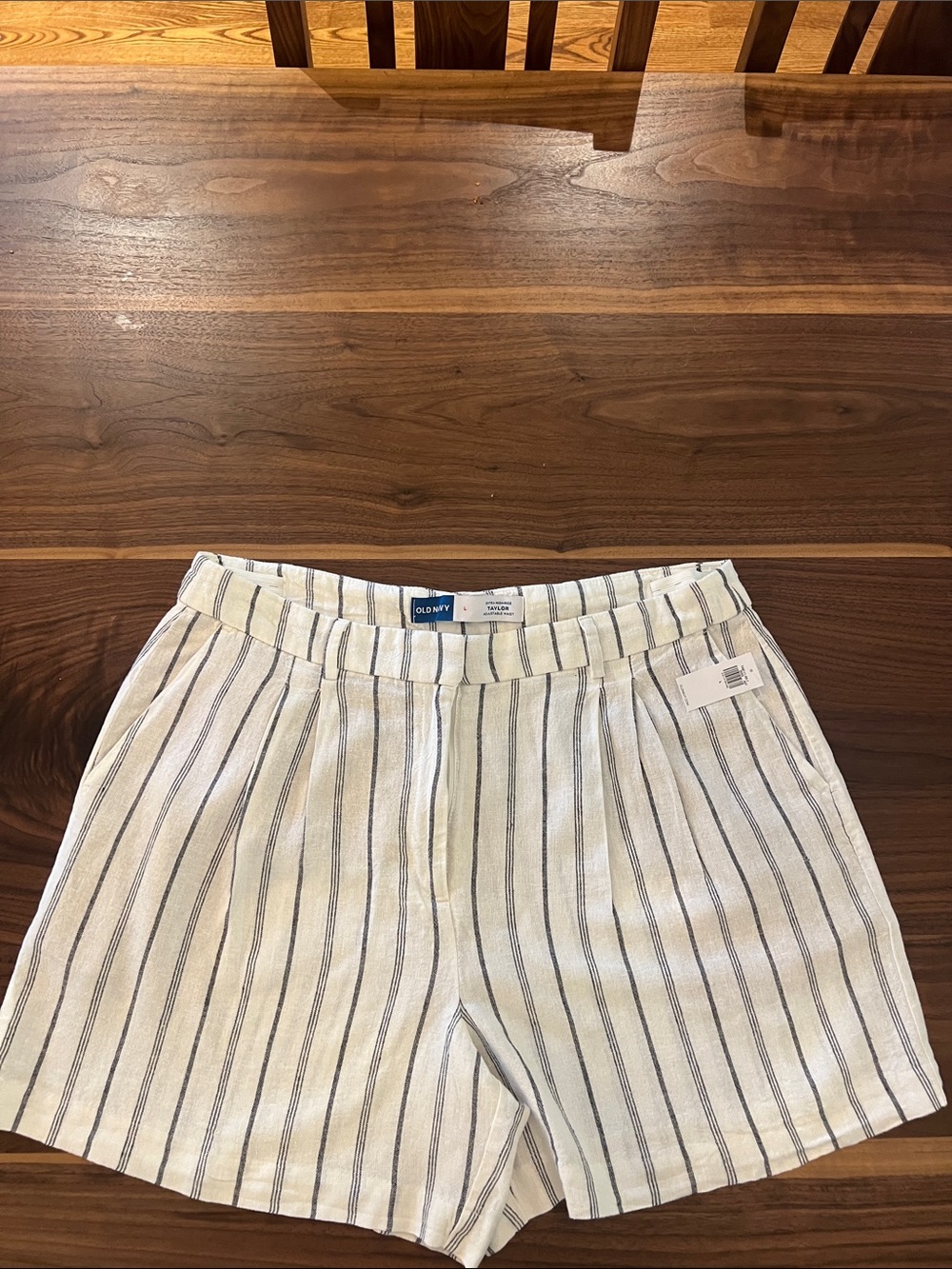 Old Navy White Linen High-Waist Shorts with Black Stripes - Picture 5 of 5